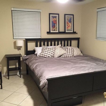 Modern 2/1 Apt Near Midtown And Beaches Маями Екстериор снимка