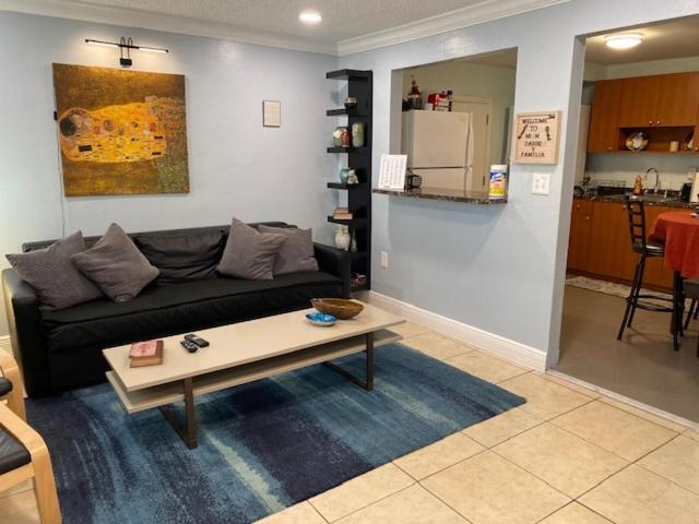 Modern 2/1 Apt Near Midtown And Beaches Маями Екстериор снимка