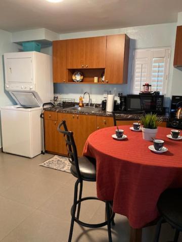 Modern 2/1 Apt Near Midtown And Beaches Маями Екстериор снимка