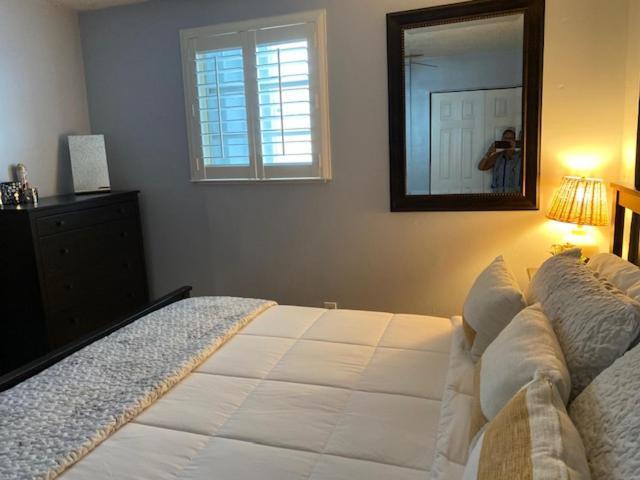 Modern 2/1 Apt Near Midtown And Beaches Маями Екстериор снимка