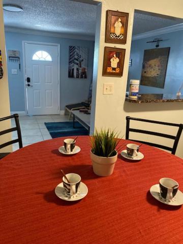 Modern 2/1 Apt Near Midtown And Beaches Маями Екстериор снимка