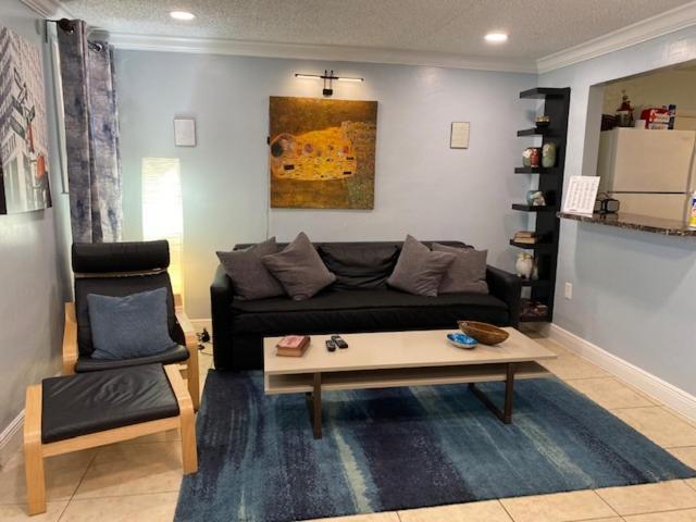 Modern 2/1 Apt Near Midtown And Beaches Маями Екстериор снимка