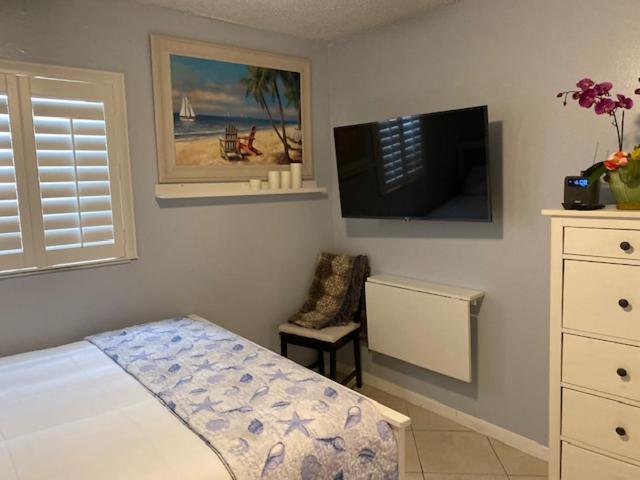 Modern 2/1 Apt Near Midtown And Beaches Маями Екстериор снимка