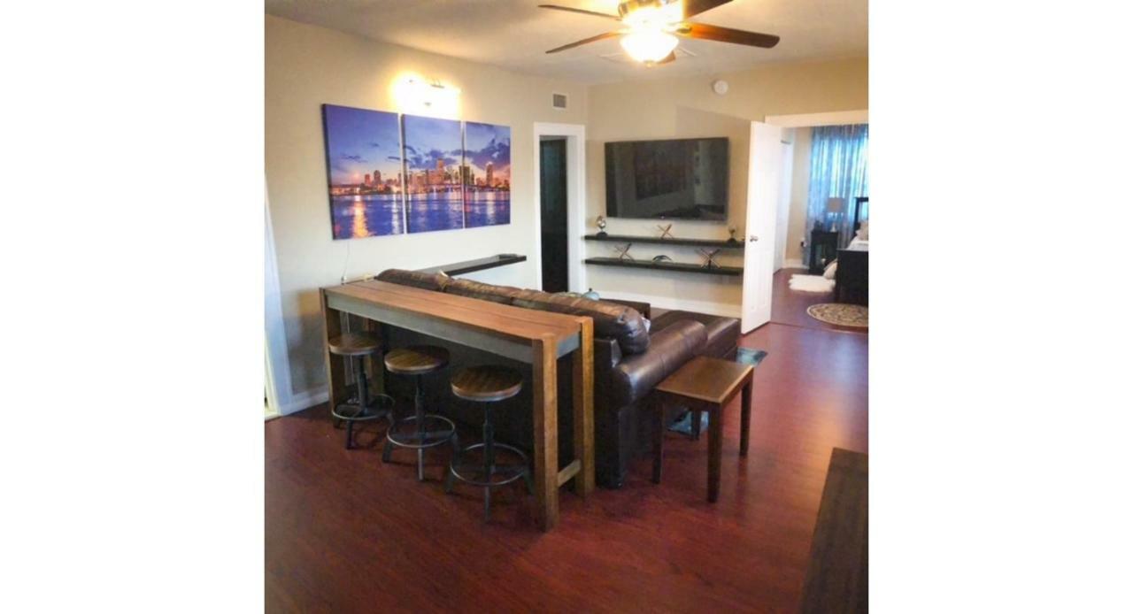 Modern 2/1 Apt Near Midtown And Beaches Маями Екстериор снимка