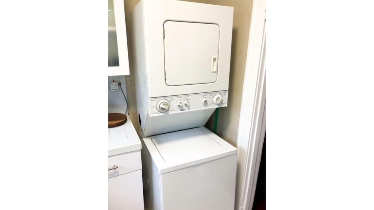 Modern 2/1 Apt Near Midtown And Beaches Маями Екстериор снимка
