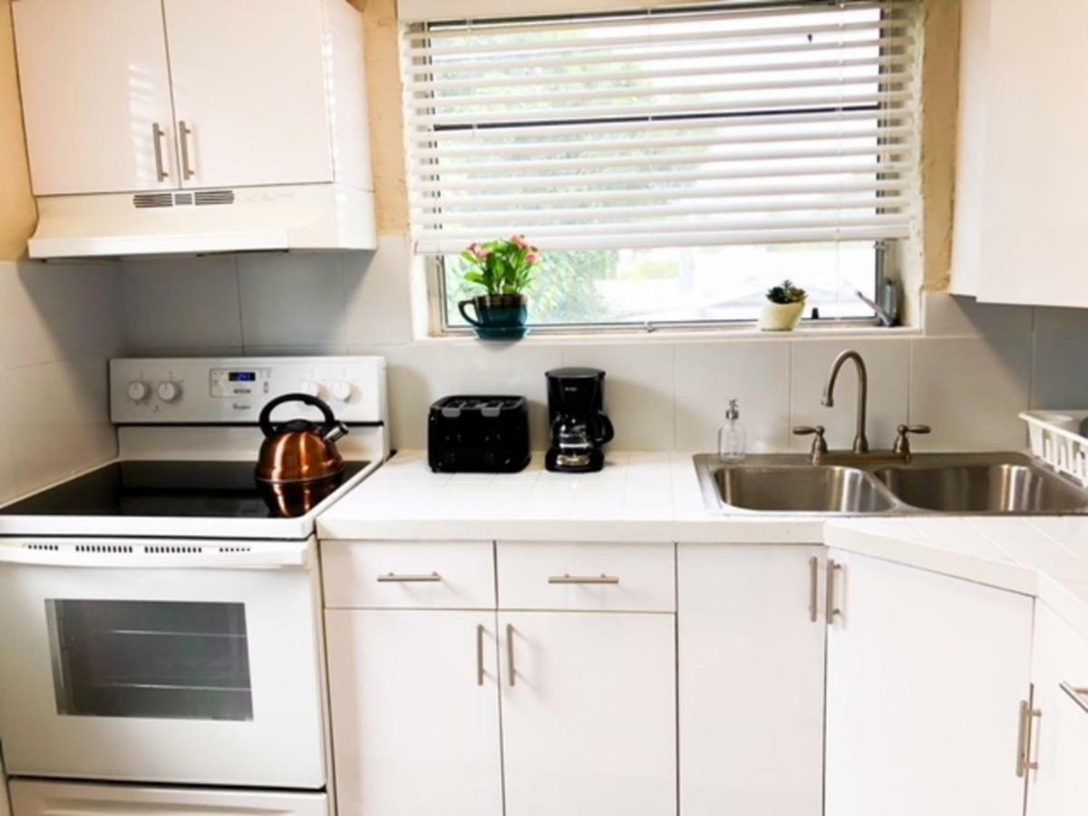 Modern 2/1 Apt Near Midtown And Beaches Маями Екстериор снимка
